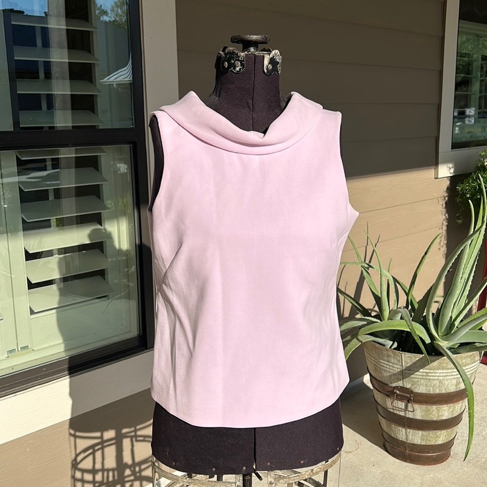 NWT beautiful lilac, zipper back boat neck, sleeveless blouse